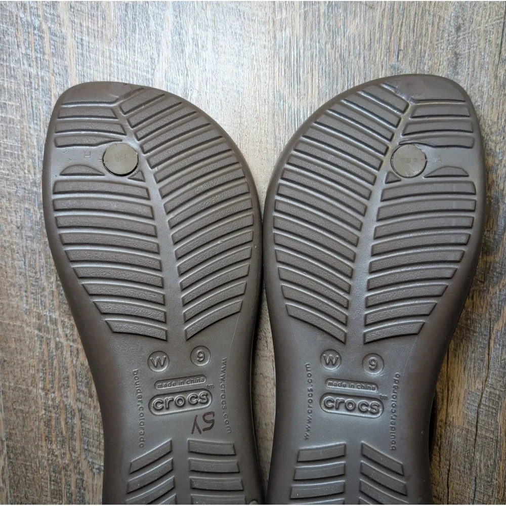 Crocs Serena Sexi Espresso Brown T-strap Thong Sandals Women's Size 9 Casual